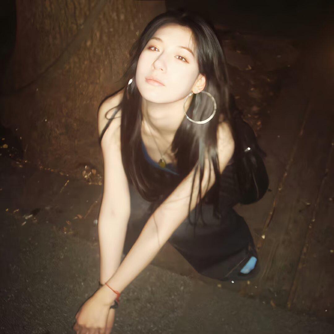 彤.