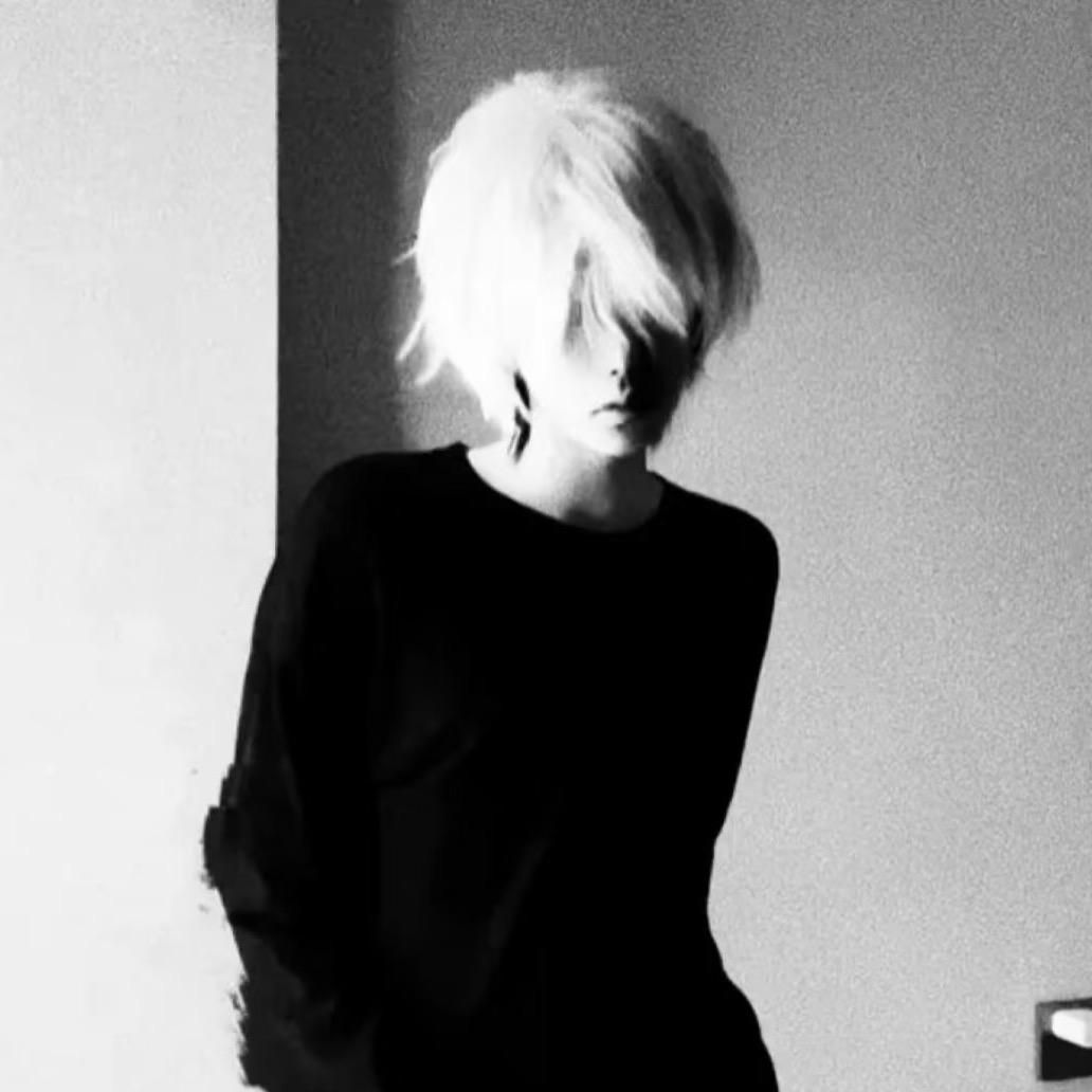 抖音熚丷(四指)