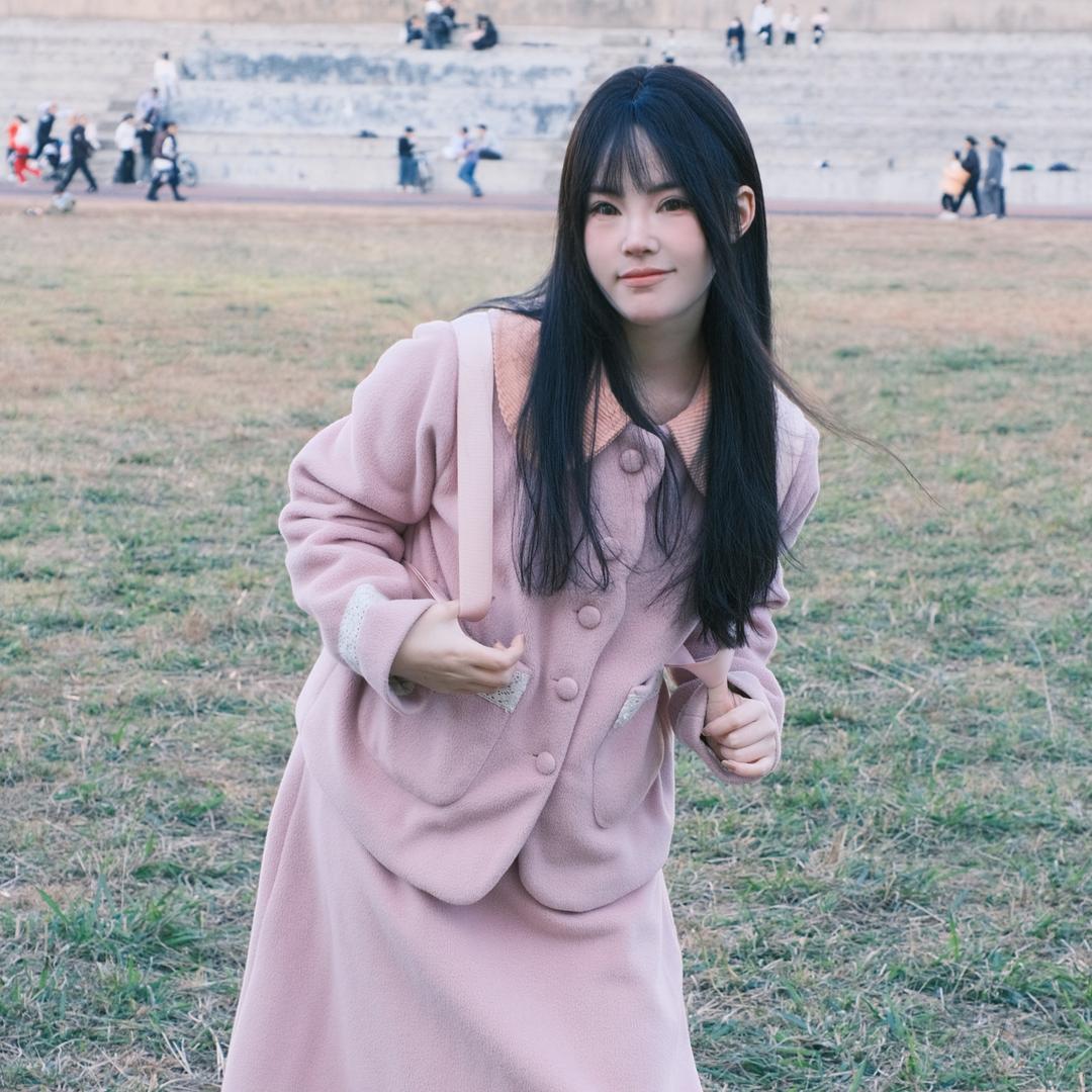周七岁 .