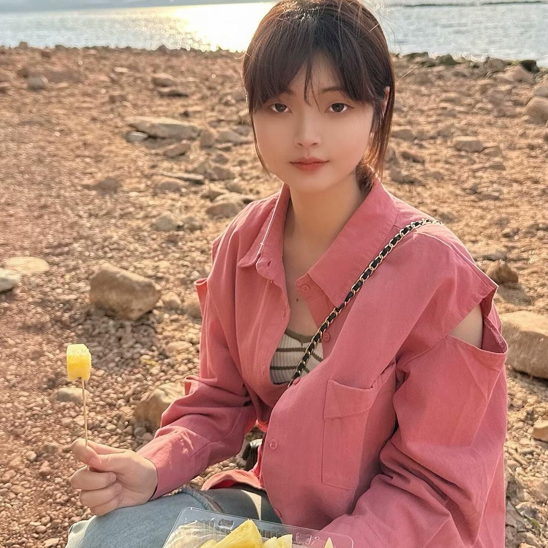 杨小妹爱吃美食