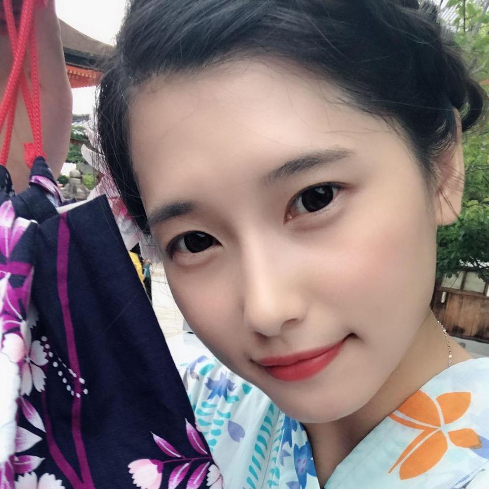 在新会种柑的婷婷