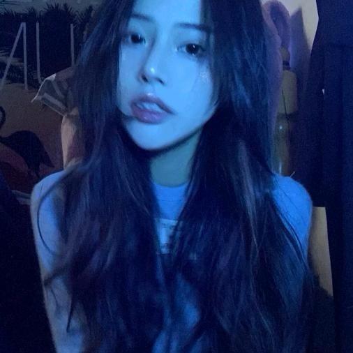 纯情小妈在公交车上被18位腹肌男轮流让座