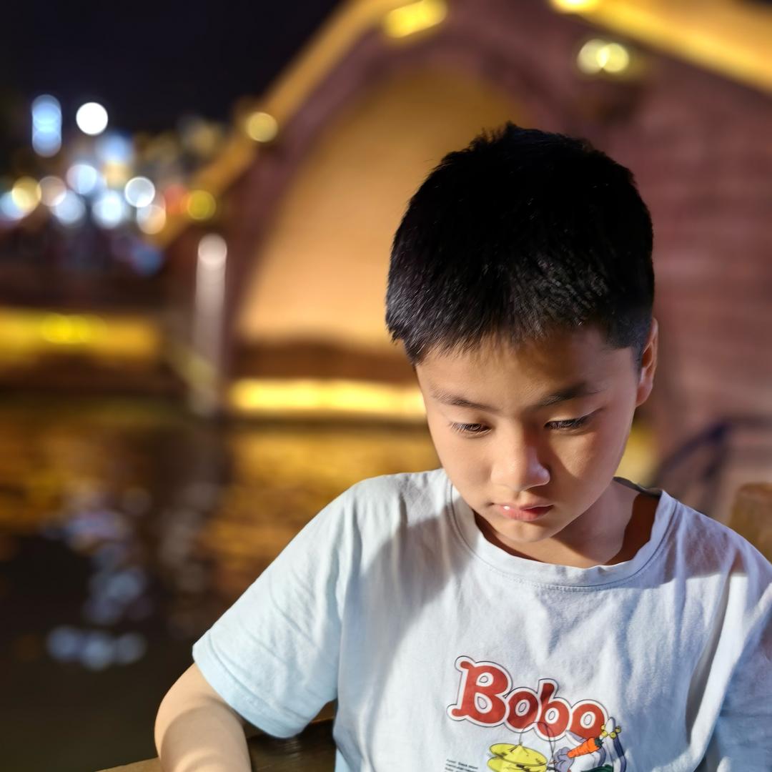 小李不吃梨19855958597