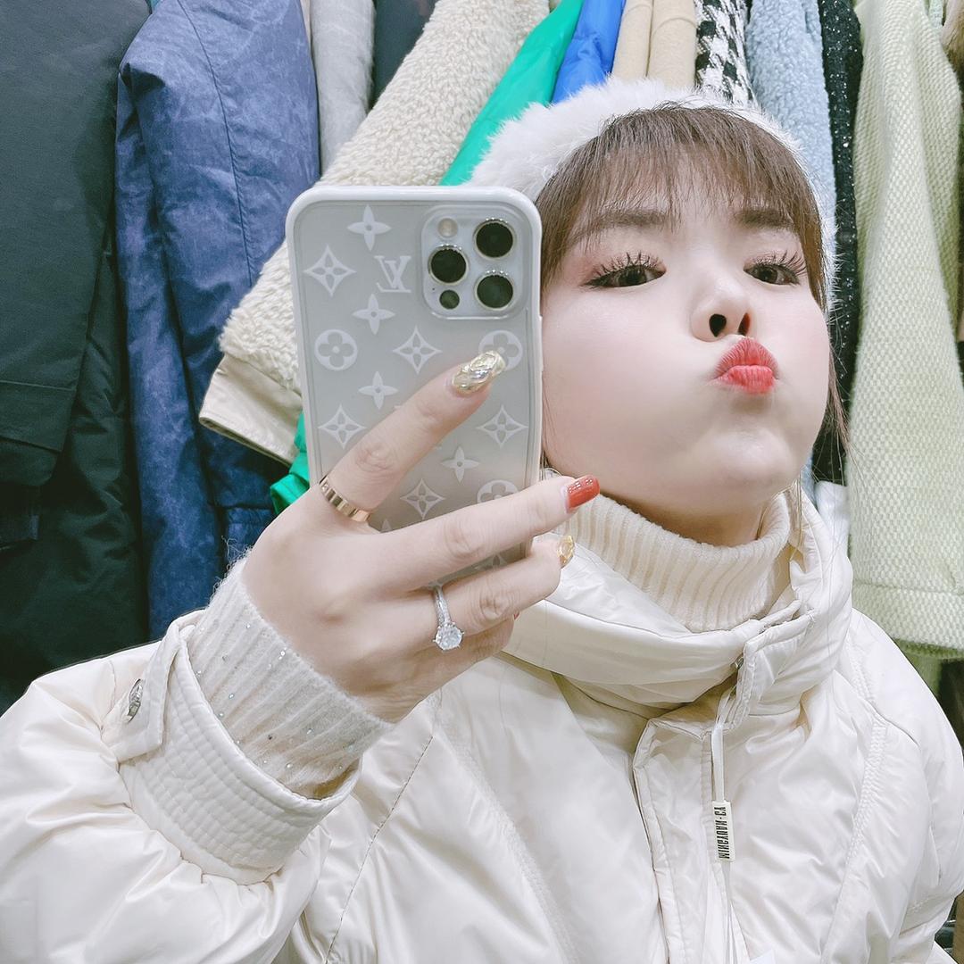 陆清颜服饰个体店