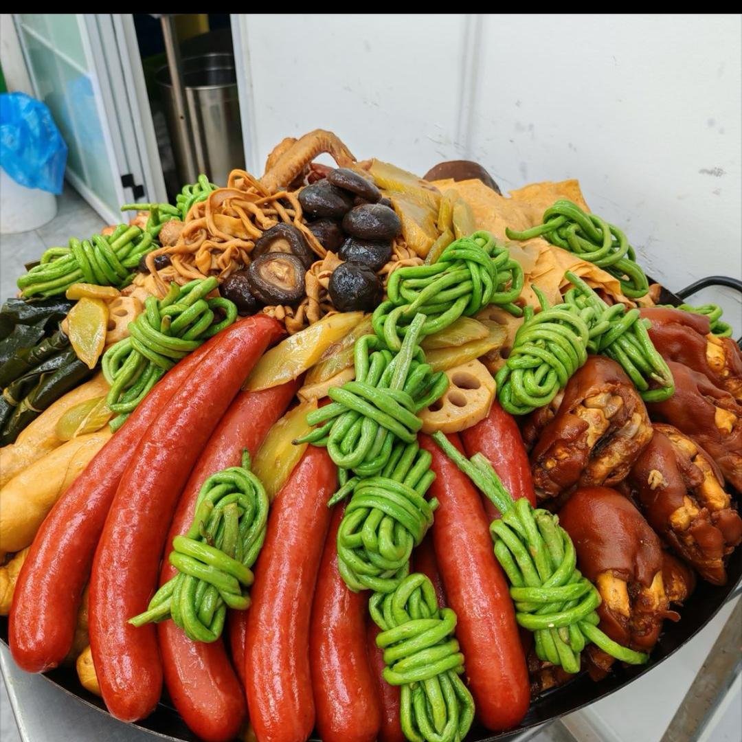 重庆大锅卤菜𡿨麻辣羊蹄、羊头）