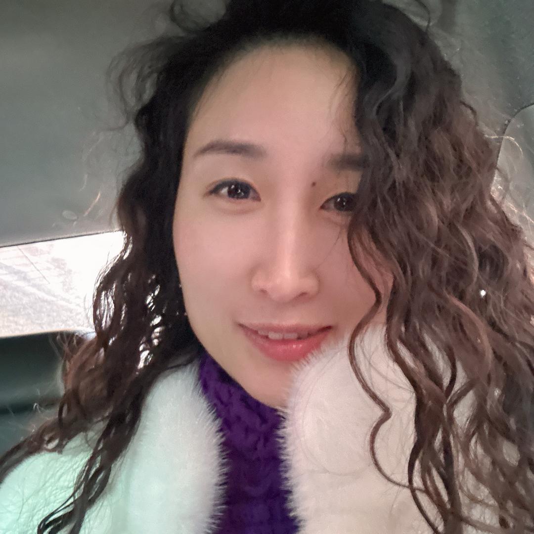 住在城堡的美睫师Ashley