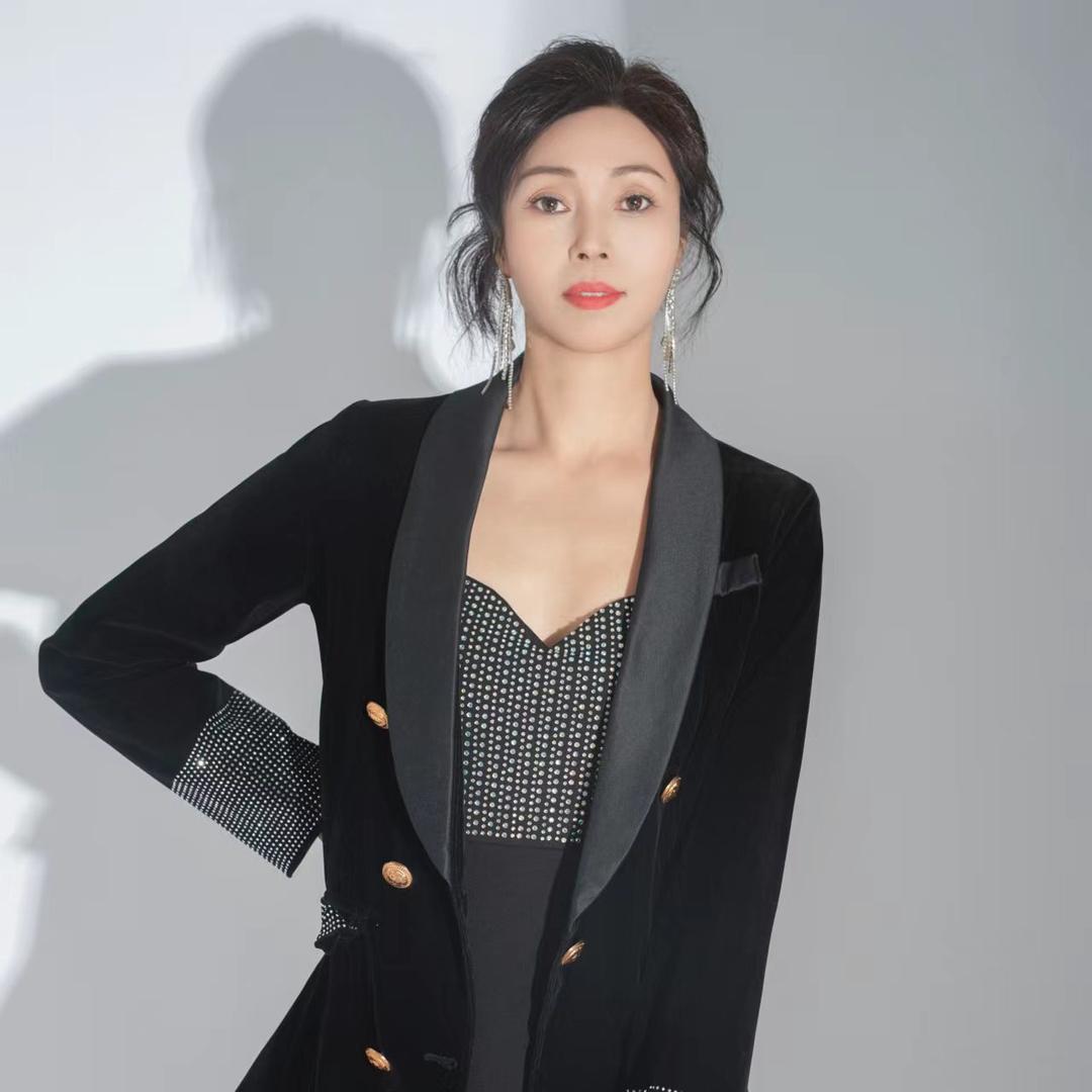 梓晴美学穿搭