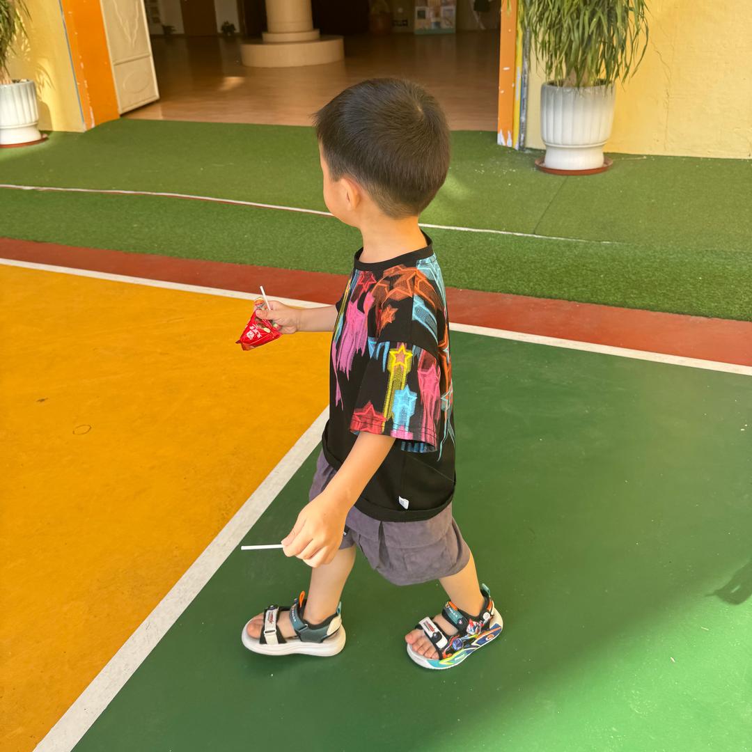 航航很馋