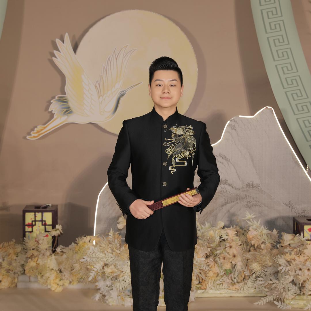 李老师是个主持人