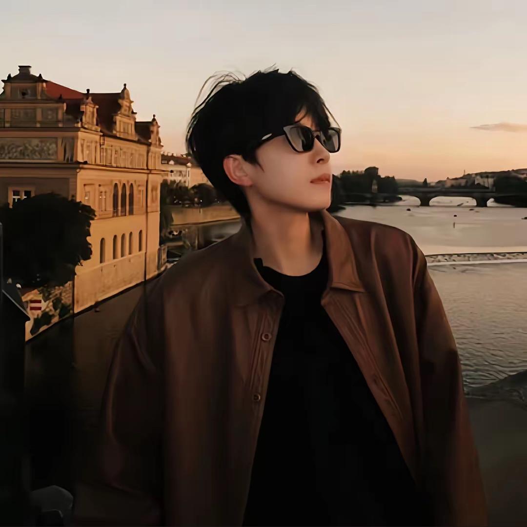 妖艳性感母蟑螂激斗绝美魅惑公螳螂