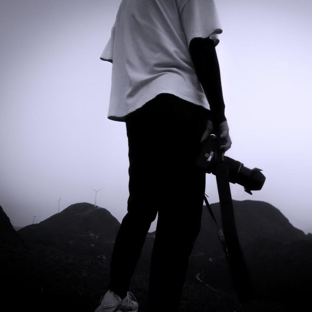 山坡上的山泉水