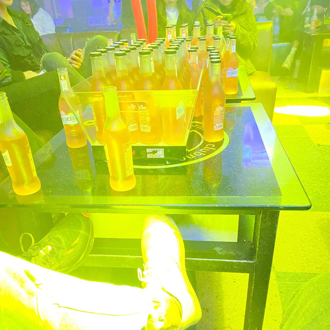 波形护栏施工队  小杨