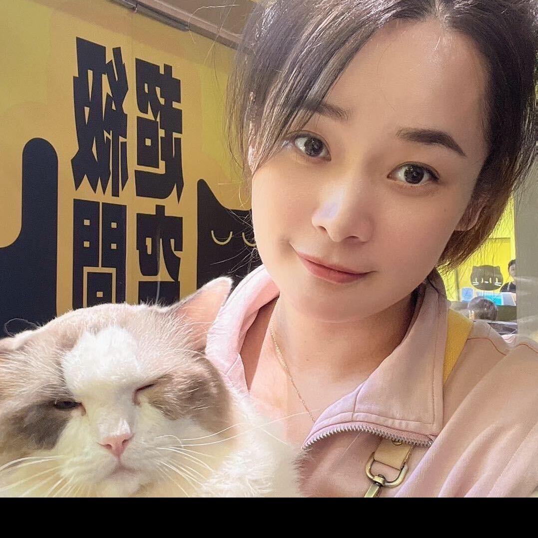 开宠物店的小龙女