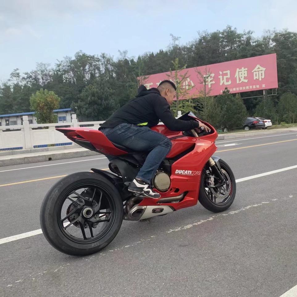 小德,