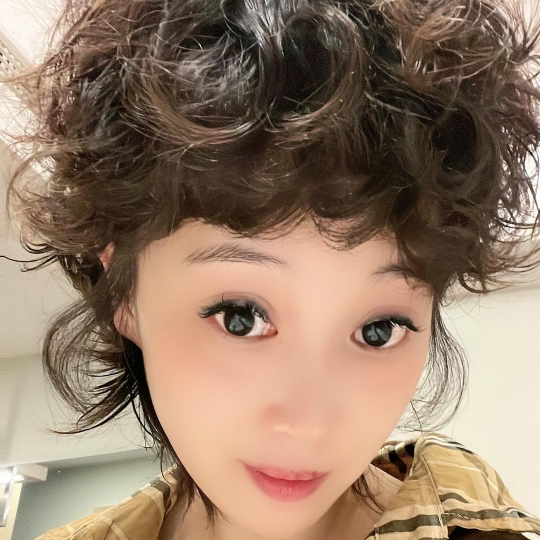 张雯酷肯服装