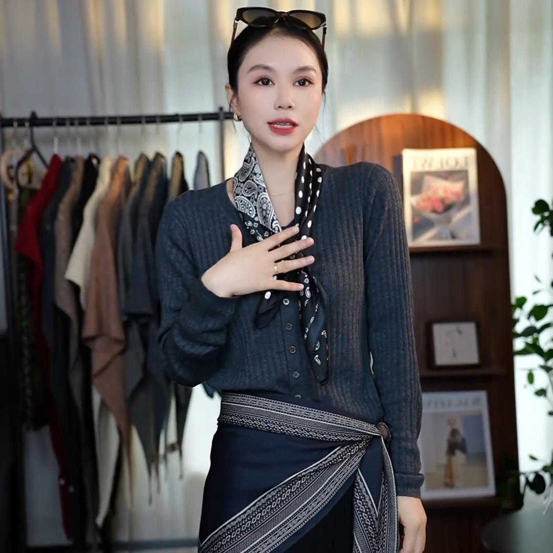 语汐丝巾穿搭
