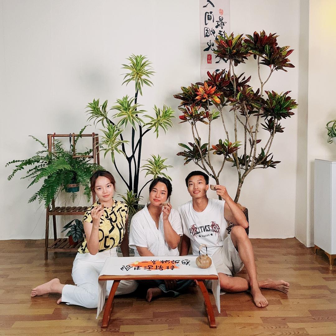 高岩植三姐弟