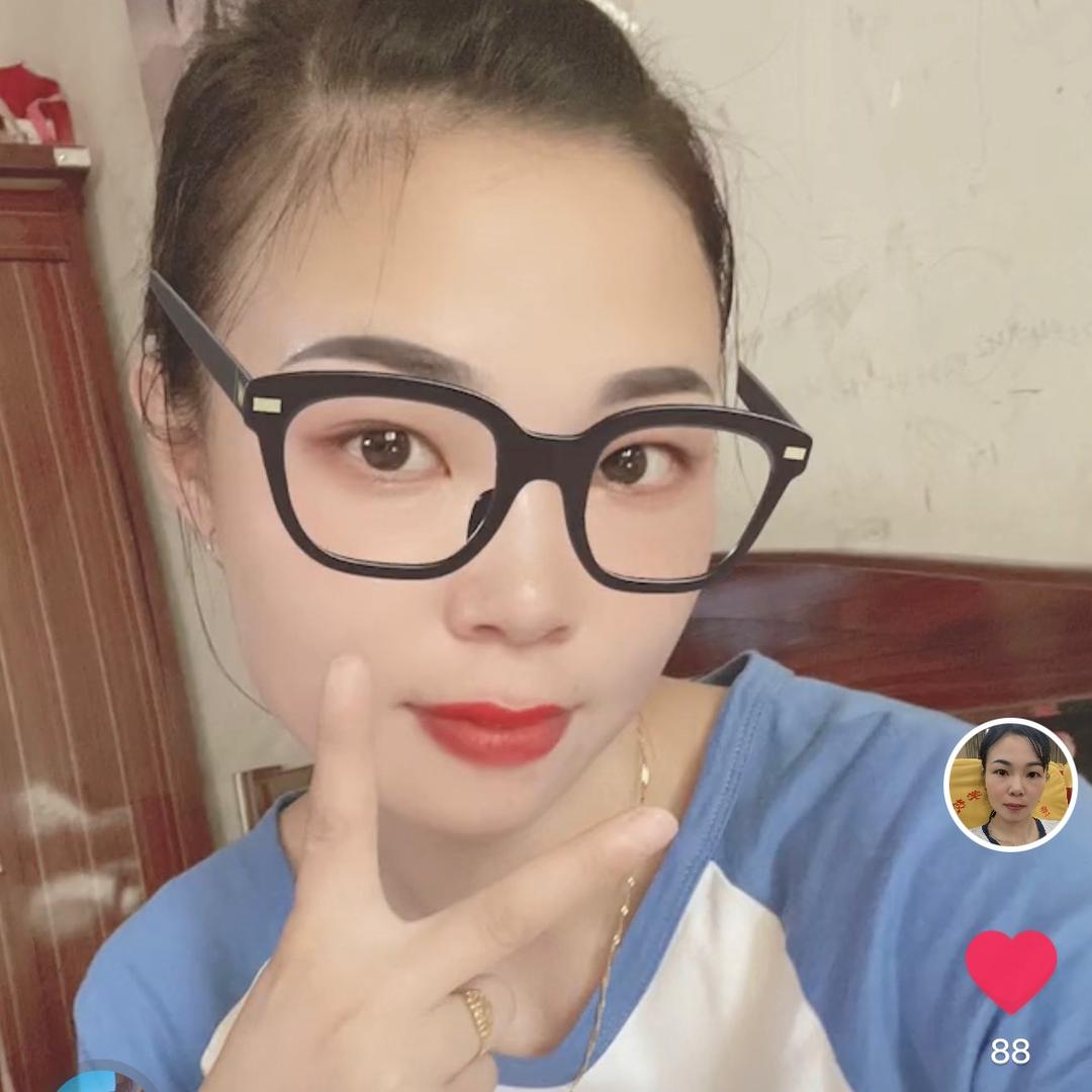 爱笑的霞霞