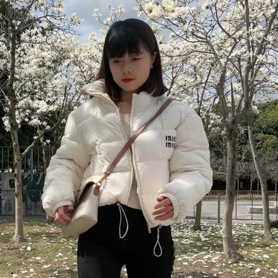 宏宇轻奢服饰