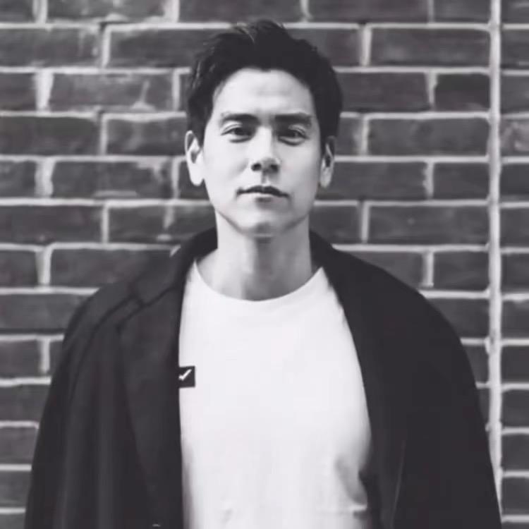 我跟主任七三开