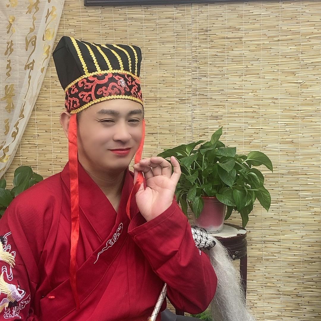 钟老二（老大胡小妖）