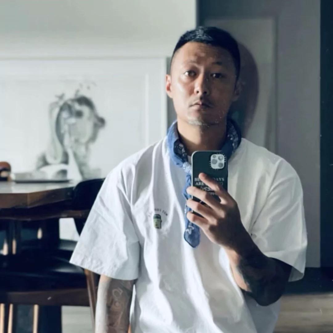 高铁站等飞机的六叔