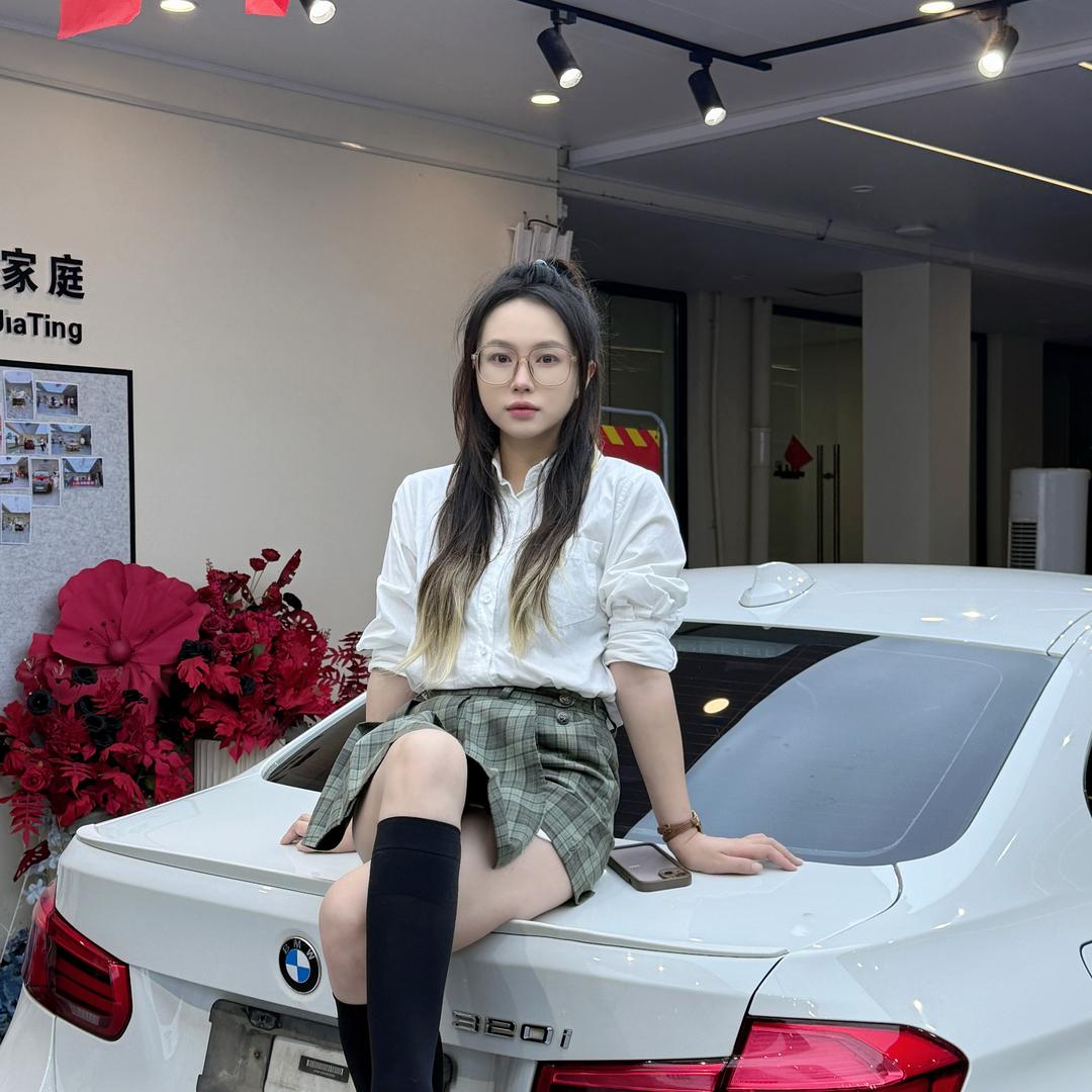 杨七七（启源二手车批发）