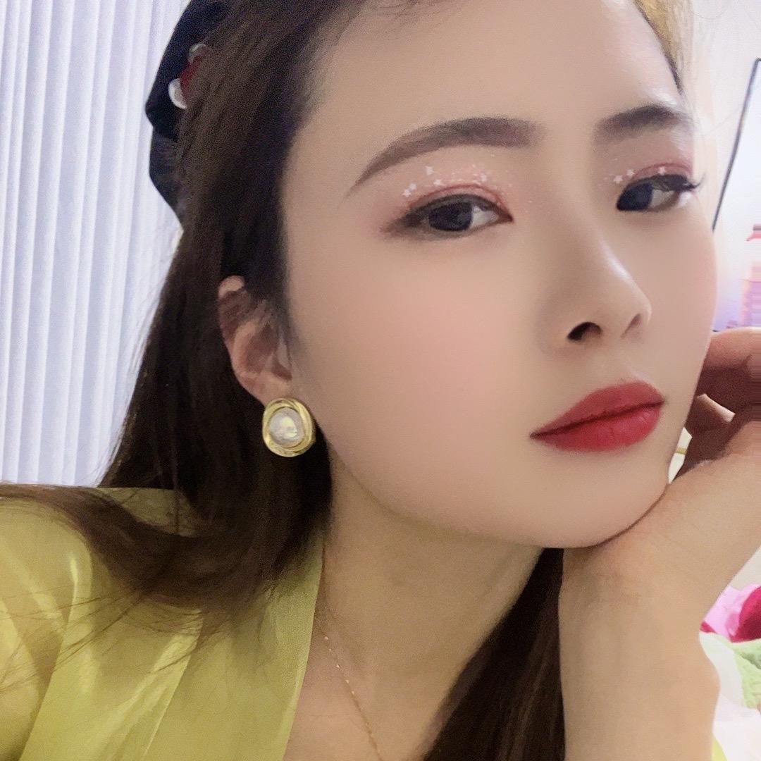 (彩儿）