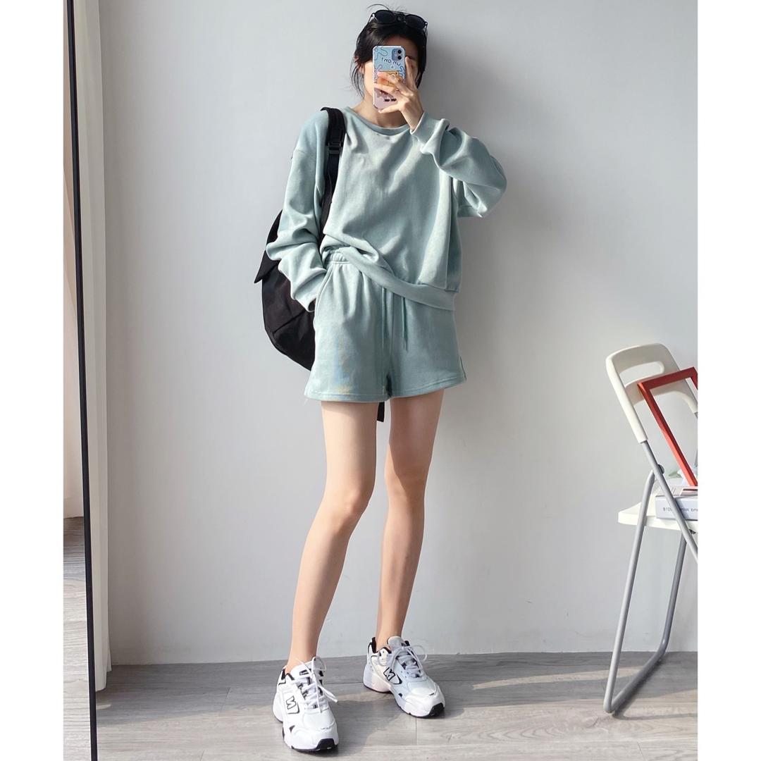 广州蓝羽服饰(每天晚上20点直播上新款)