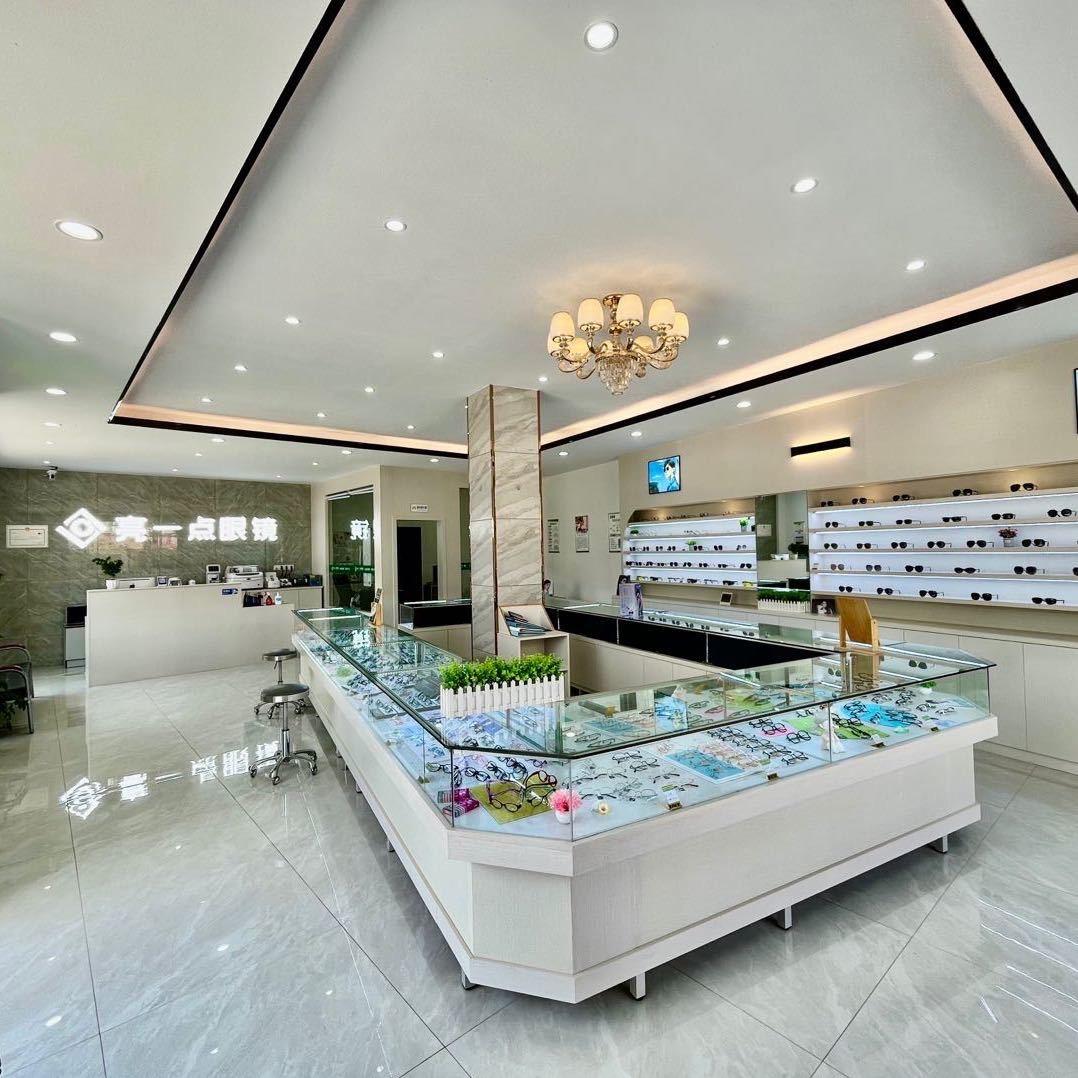 刘河亮一点眼镜（大公路口拐角处）