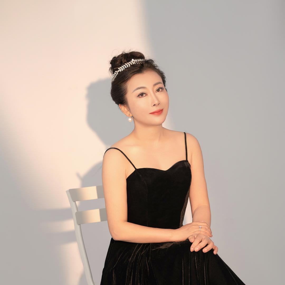 莫红佰瑛娜素颜肌
