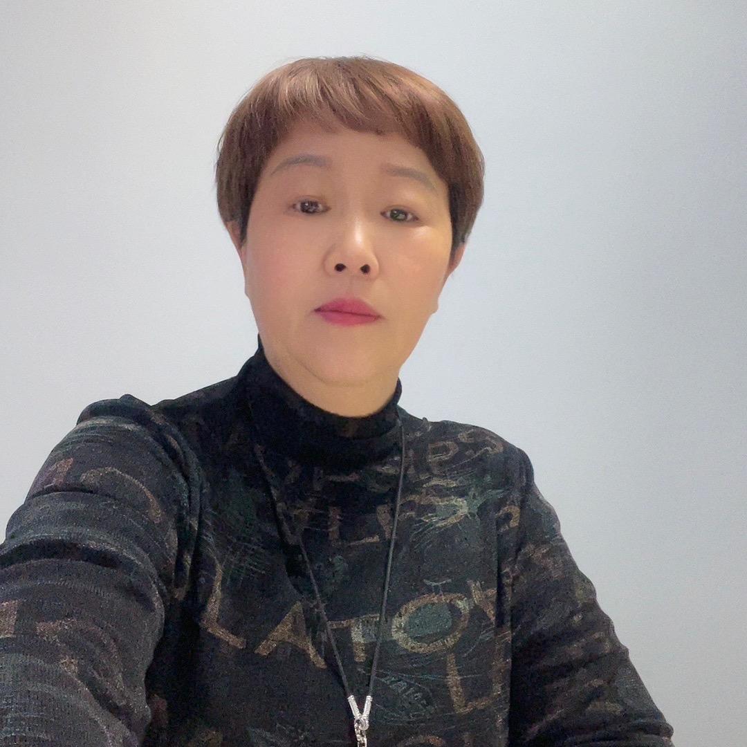 坤瑛  每天十二点开播