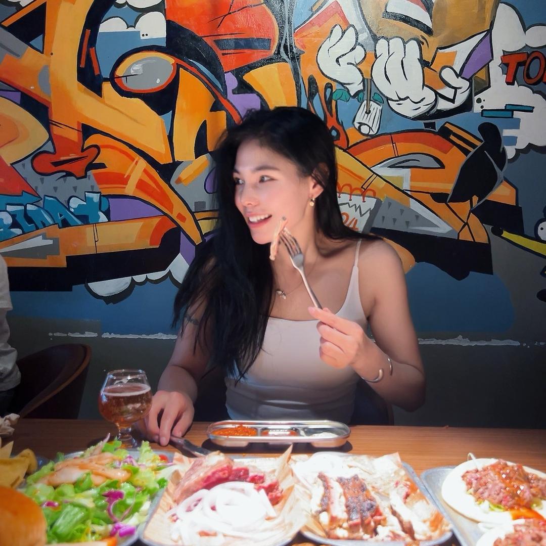 蓝烟烤房总店 邓开心