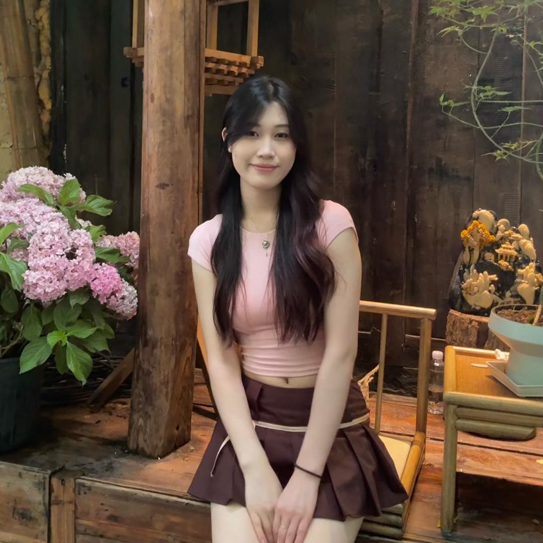爱吃香菜.