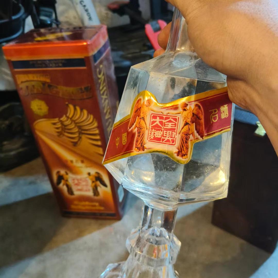 酒逢知己   千杯少