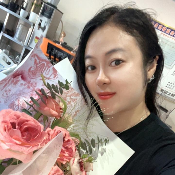 在资兴开蛋糕店的素素姐