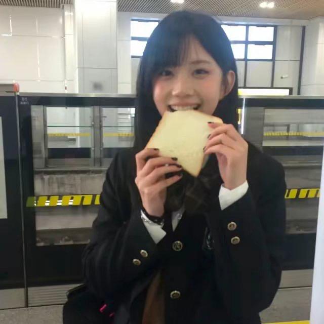左耳^