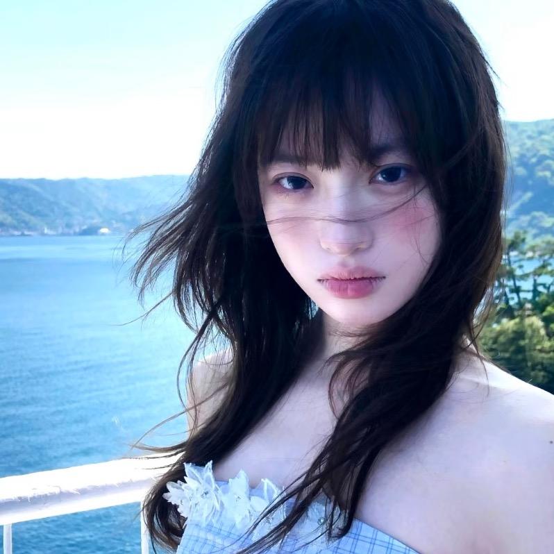 慵懒小黑猫