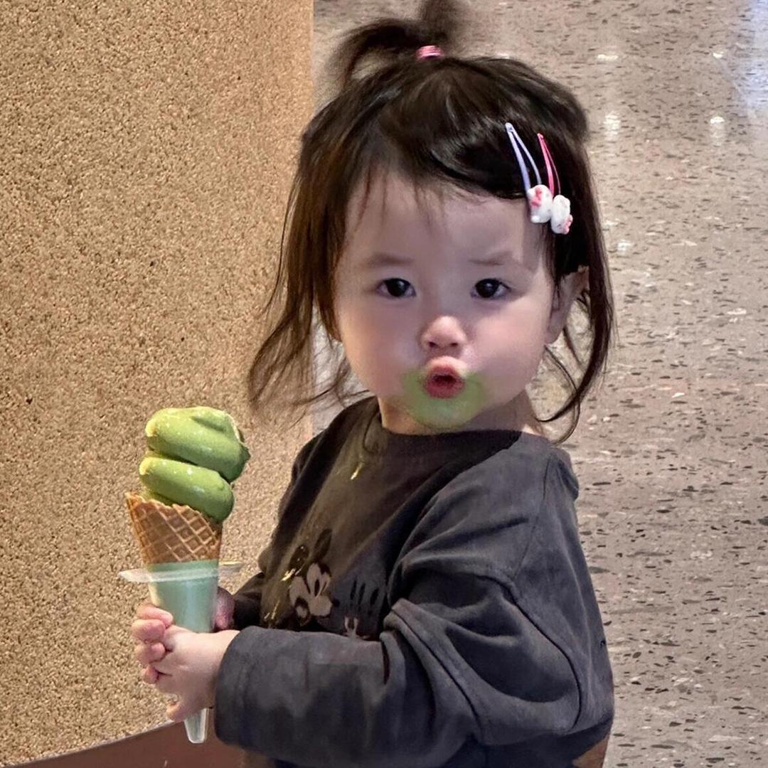 曈曈亿口吃不饱