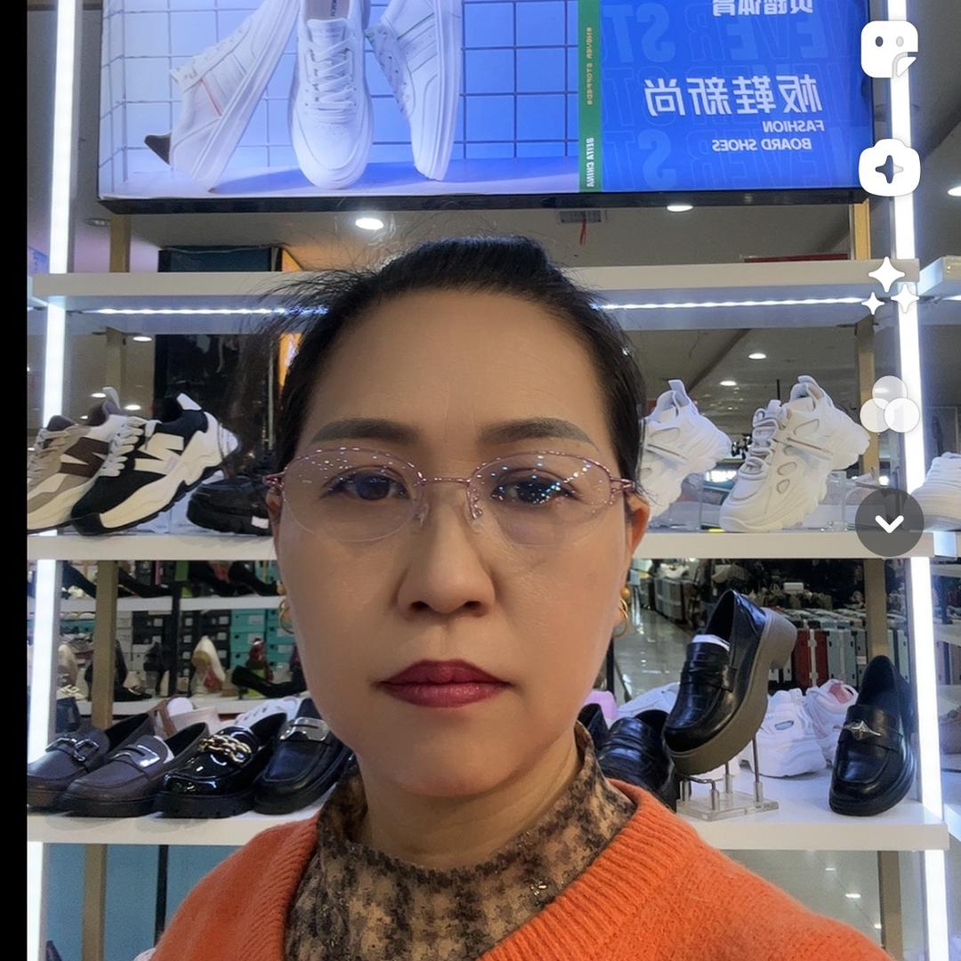 联手二楼潮品鞋服