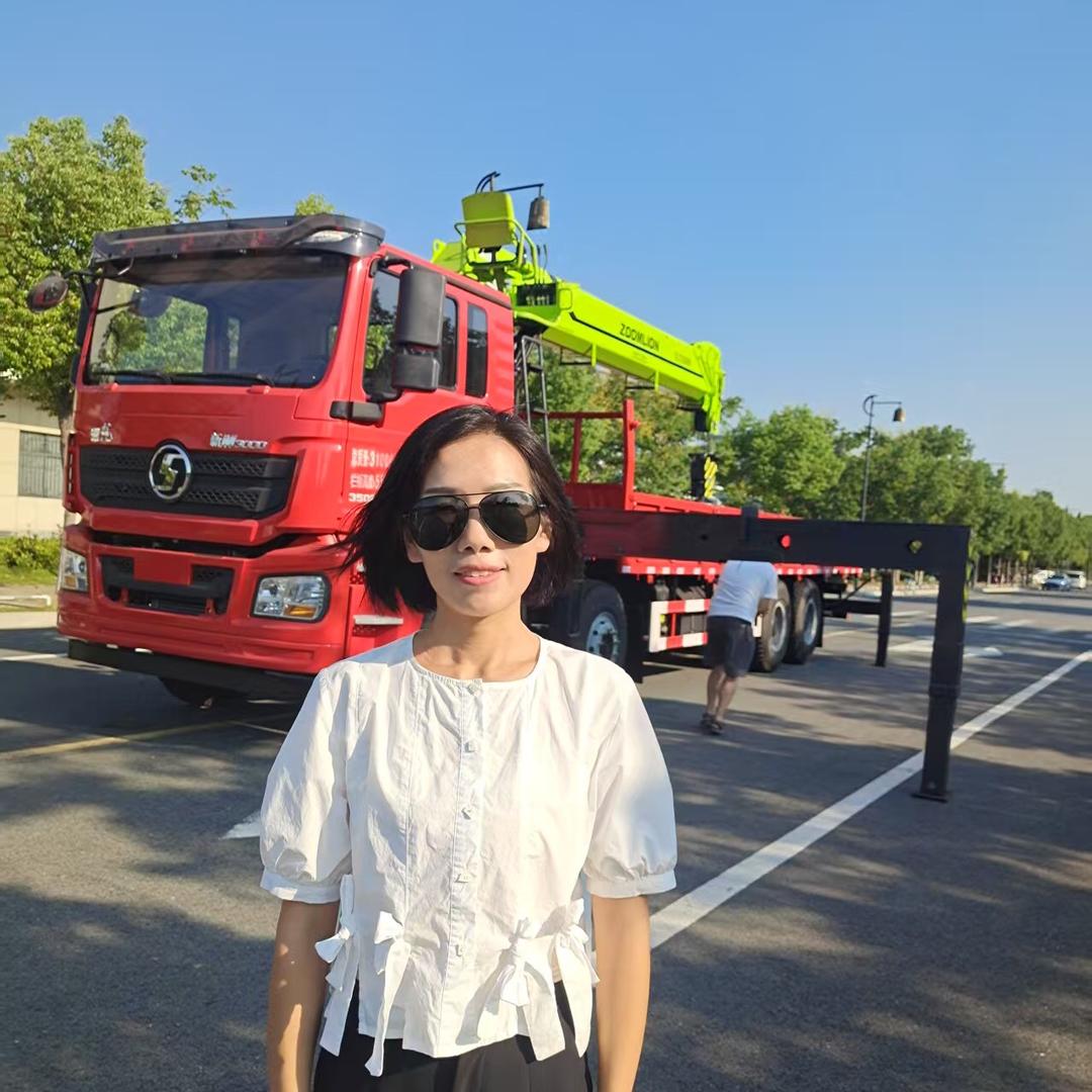 随车吊厂家小师妹