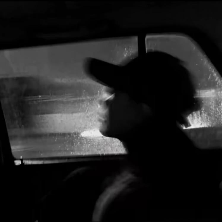 欠我一个晚安．