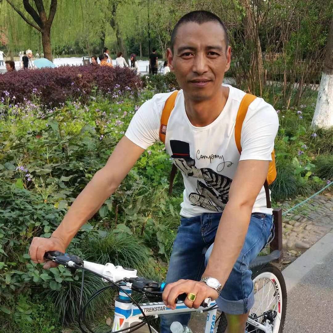 华  子