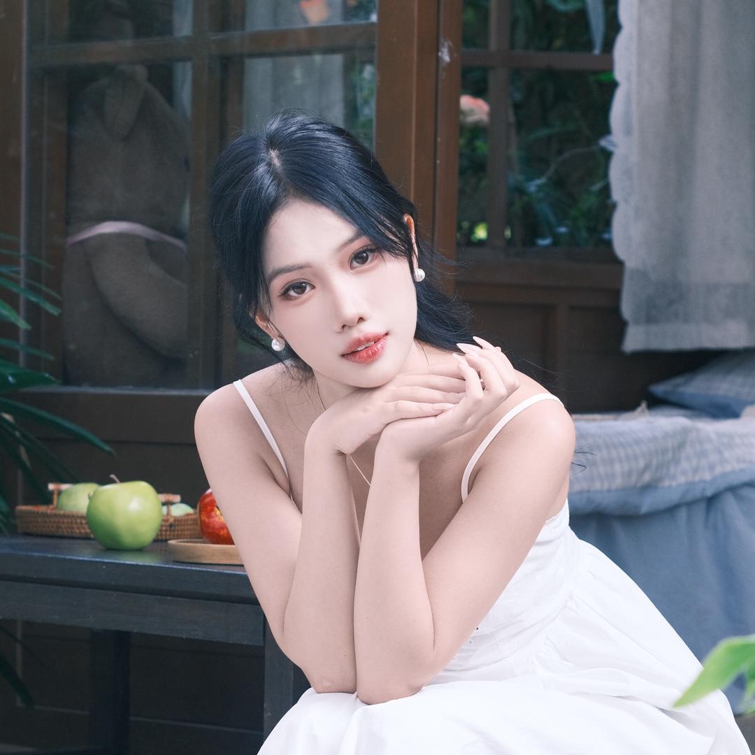 吃个小菠萝