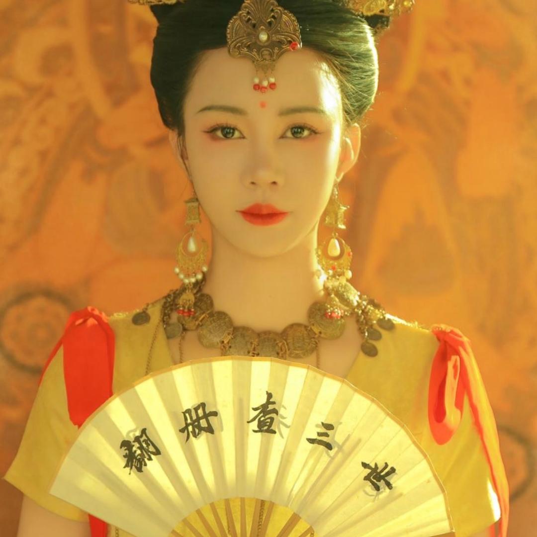 德女翻册