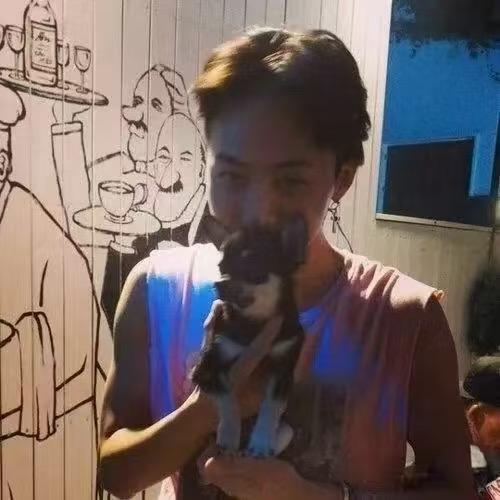踢小孩的足球