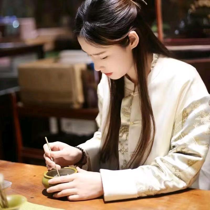 佰韵香礼-香道师萍萍