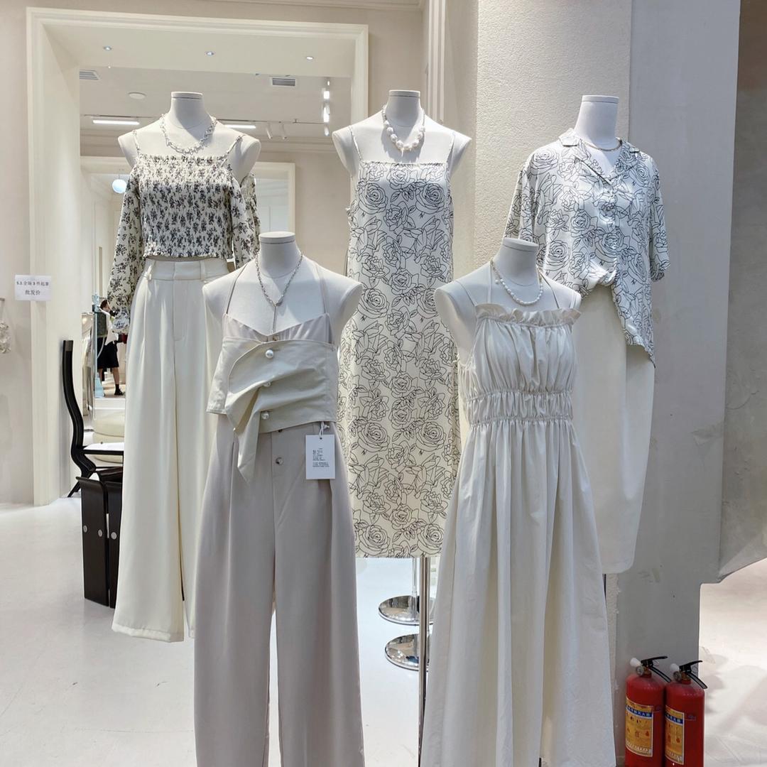 小小橘色女装工厂店