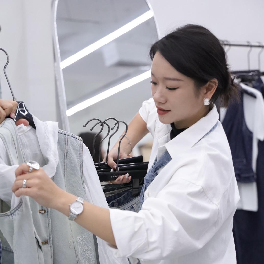 南油LEA服饰 小方