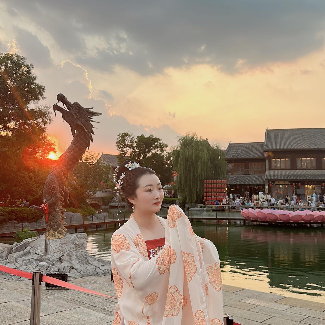 灵宝雅绣软装美学馆.梁贵妃